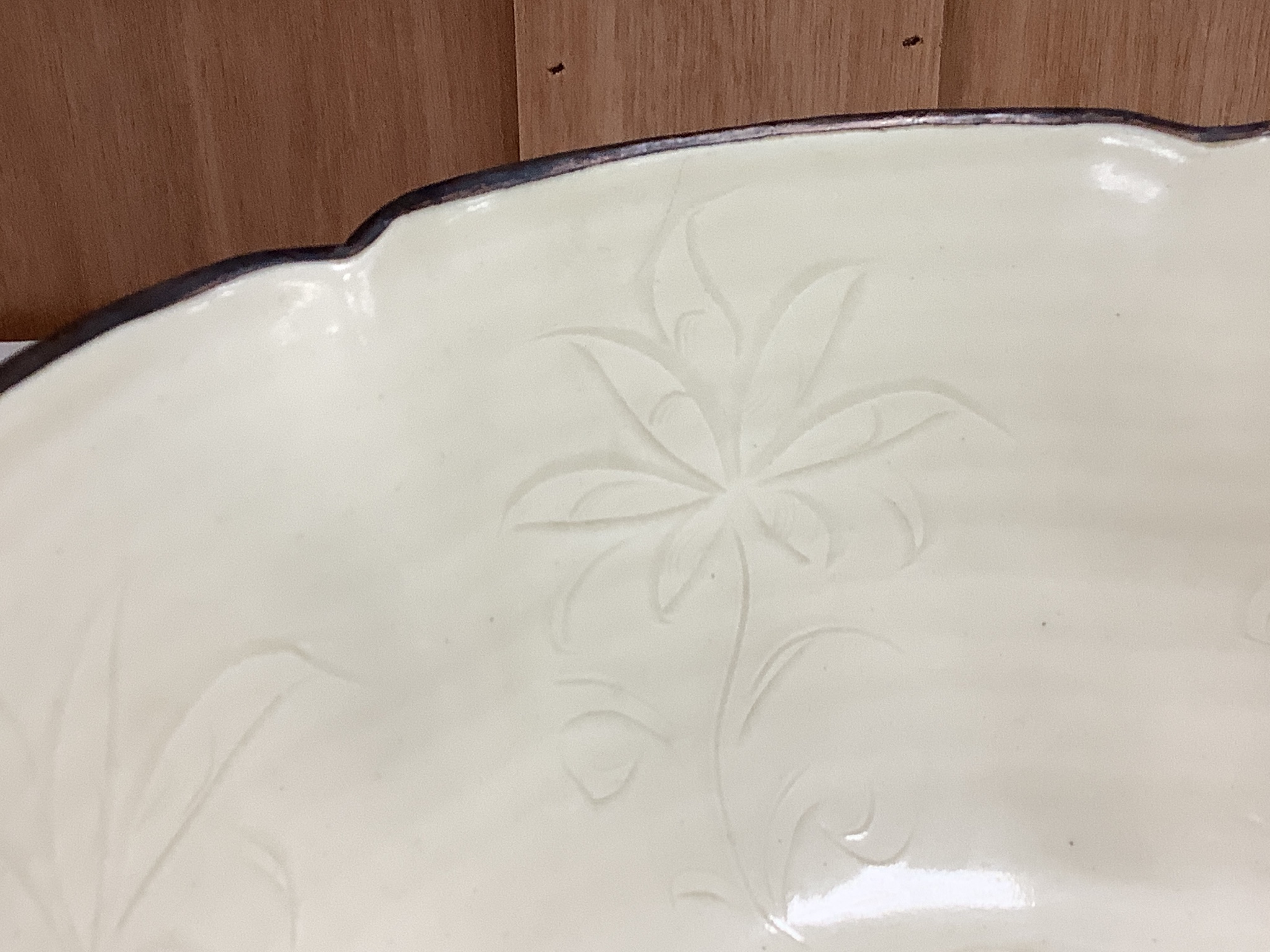 A Chinese Ding type hexafoil shaped bowl, diameter 19cm